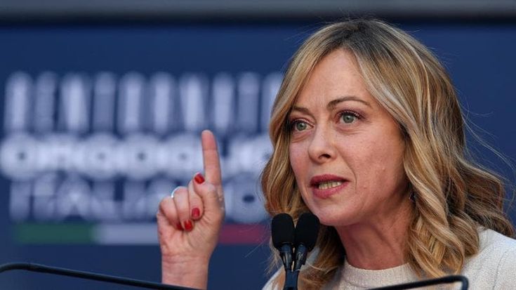 Il fantasma di Berlusconi nell’Italia meloniana