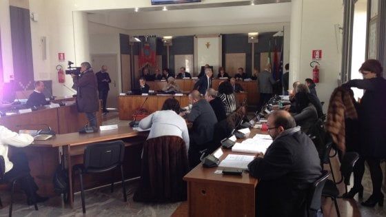 Taranto, sequestrati 240mila euro a 13 ex consiglieri comunali: falsi contratti per ottenere rimborsi