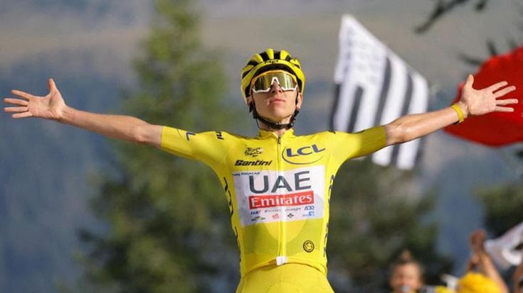 Pogacar non lascia neanche le briciole: nell’ultima alpina al Tour arriva con Vingegaard e poi lo batte