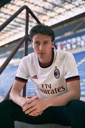 Milan, svelata la nuova maglia da trasferta