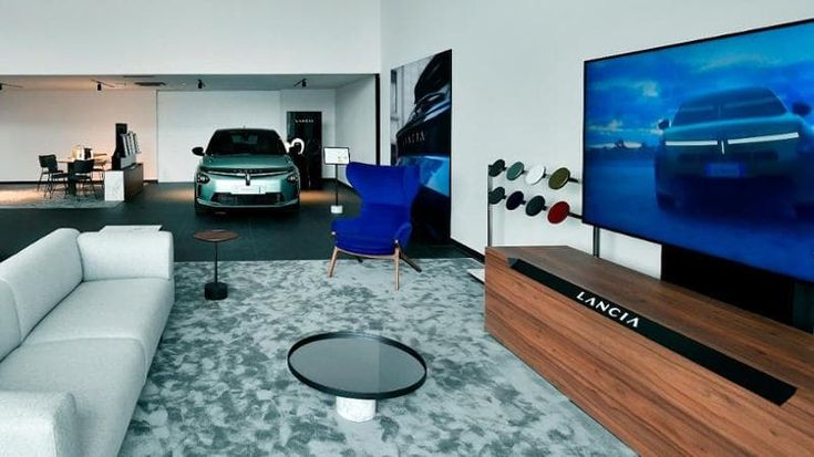 Lancia sempre più internazionale, apre nuovi showroom a Parigi e Barcellona