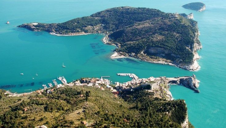 Palmaria, lo stabilimento balneare vip nel mirino degli ambientalisti