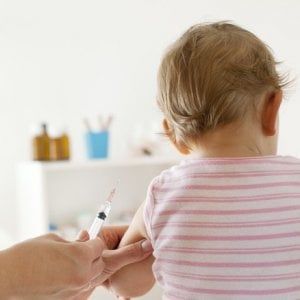 Vaccini, gli esperti rispondono ai genitori su dubbi e paure