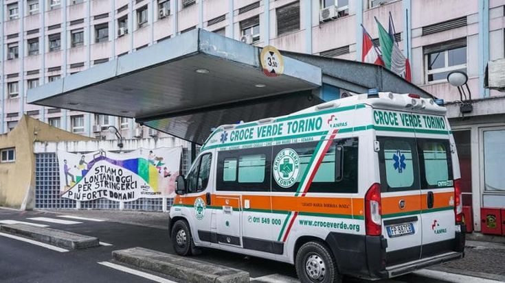 Neonato morto giù dalle scale a Pessione, aperta un’inchiesta per omicidio colposo