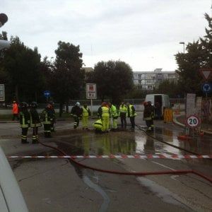 Bari, fuga di gas a Poggiofranco: cavi tranciati durante i lavori per la fibra ottica