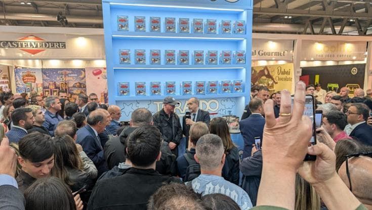 Gigi D’Alessio celebra il caffè napoletano a Tuttofood: “Fa parte del nostro Dna”