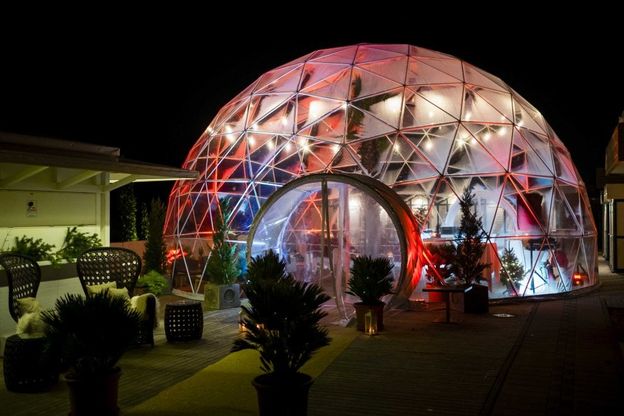 Sulla spiaggia di Riccione arrivano gli "igloo" per godersi il mare d'inverno