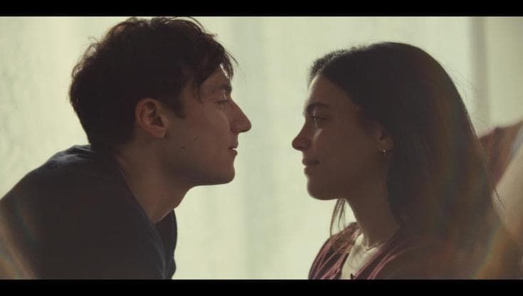 Al cinema "Io+te", l'amore al tempo di Tinder tra purezza e ricerca della maternità
