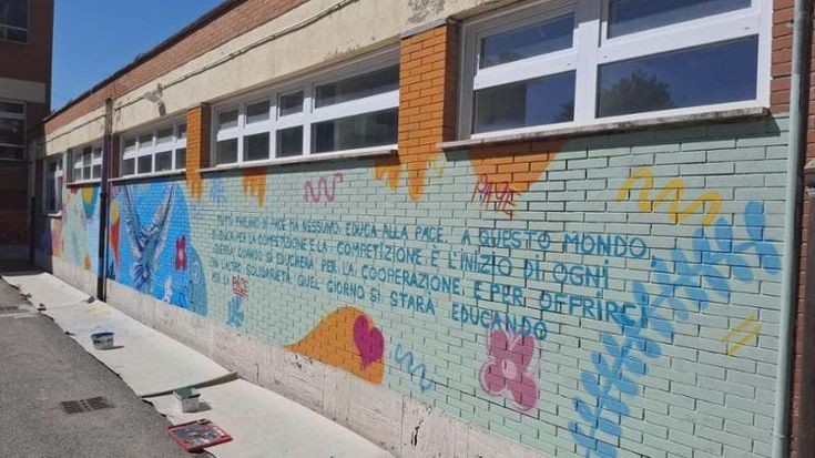 Monteverde, i bambini riqualificano la scuola con i Pittori Anonimi del Trullo e Legambiente