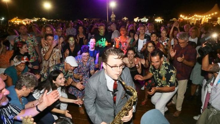 Tornano gli anni Cinquanta: un festival tra boogie, swing, costumi e auto in stile Grease