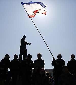 Ucraina, l'Occidente studia le sanzioni contro la Russia: dal blocco dei conti alle forniture di macchinari