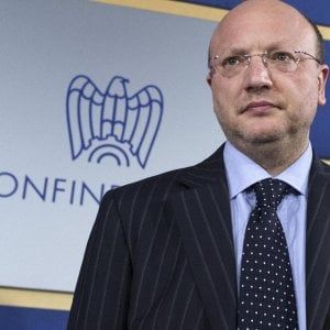 Confindustria: "Italia ripiomba in recessione con il no al referendum di ottobre"