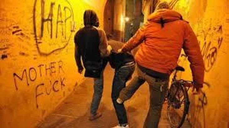 La mamma di Luca, chiuso nel bagagliaio dai bulli del clan Spada: “Mio figlio protetto da famiglia e compagni, ma chi pensa a quei ragazzi?”