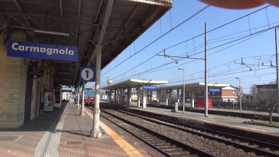 Si uccide sotto un treno l'avvocato delle pornostar