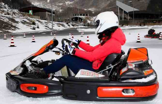 Sulla neve con i kart: è il fascino della Driving School
