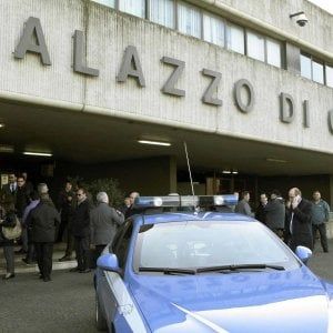 Foggia, confiscati auto, appartamenti e box al boss in carcere per mafia