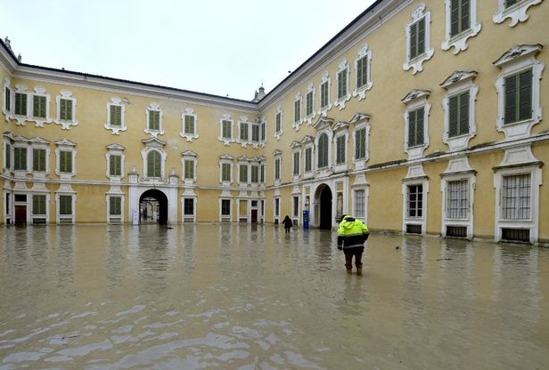 Parma, la Reggia di Colorno invasa dall'acqua - Foto