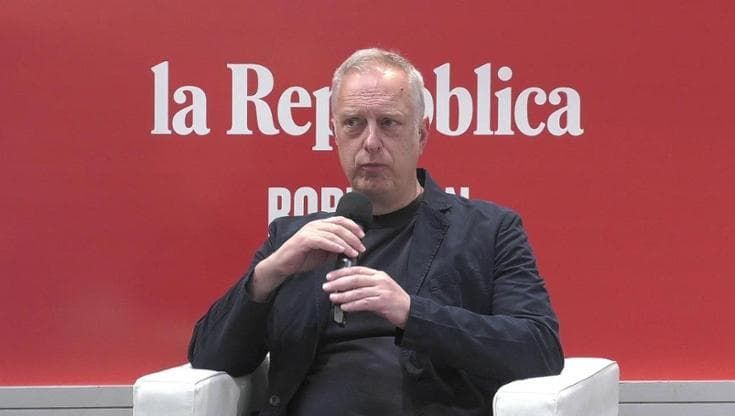 Antonio Scurati all’Arena Repubblica Robinson: “Per la democrazia bisogna lottare, non è eterna”