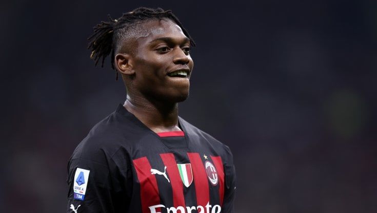 Maldini: "Rinnovo di Leao? Spero che arrivi prima del Mondiale". Ma il Chelsea non molla il portoghese