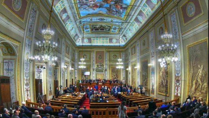 Aumenti e assunzioni, alla Regione siciliana scatta la corsa elettorale