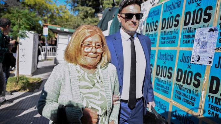Due sorelle di Maradona a processo per frode nella gestione del marchio legato a Diego