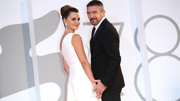 Venezia 78, Penélope Cruz e Antonio Banderas: "Ridete con noi. Ne abbiamo bisogno"