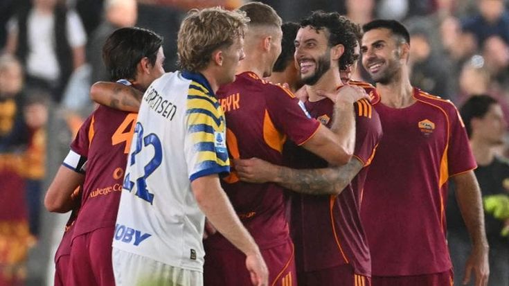 La Roma torna a vincere in casa e resta in vetta con il Napoli: 2-1 al Parma