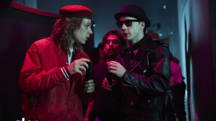 La leggenda degli 883 arriva su Sky. Dall’11 ottobre la serie ‘Hanno ucciso l’uomo ragno’