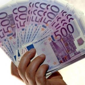 Prestiti: gli italiani danno ad amici e parenti 800 milioni di euro ogni mese