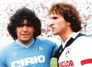 Le confessioni di Maradona: quando col Napoli<br />dissi a Zico "Sono Diego Armando Disonesto"