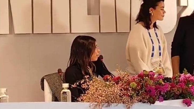 Giorgia: "Mandare un bacio a Meloni? No. Ognuno ha le sue idee, io sono coerente con le mie"