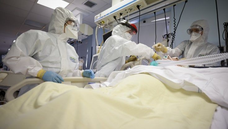 Coronavirus, l'allarme degli ospedali romani: "Terapie intensive sature e boom di accessi in Pronto soccorso" 
