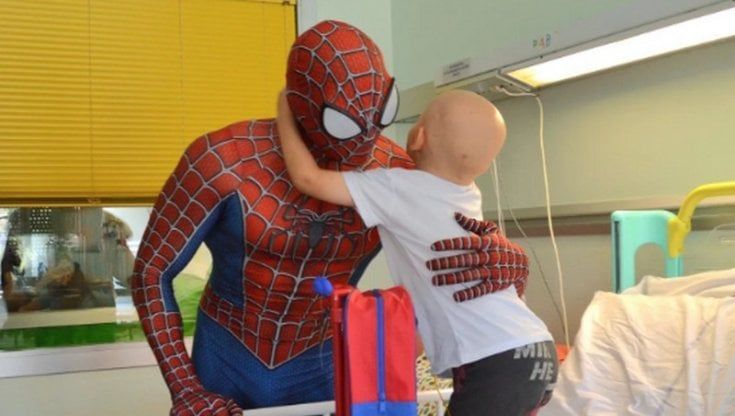 Addio a Ettore, il bambino di 4 anni colpito da un male incurabile: nell'ospedale di Brescia anche Spiderman tifava per lui