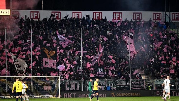 L’esodo dei tifosi rosanero: “Non potevamo mancare, gara attesa da un anno”