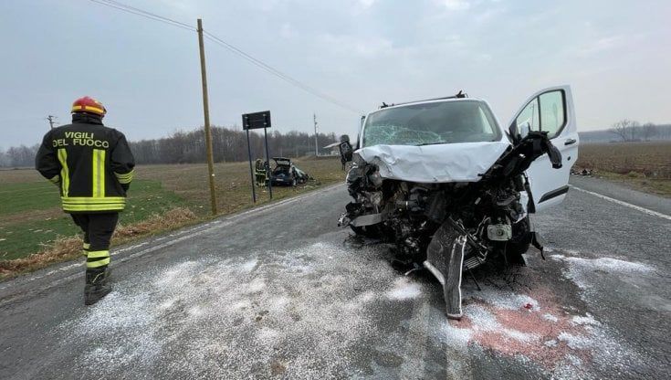 Airasca, incidente mortale: auto finisce fuori strada dopo un frontale con un furgone