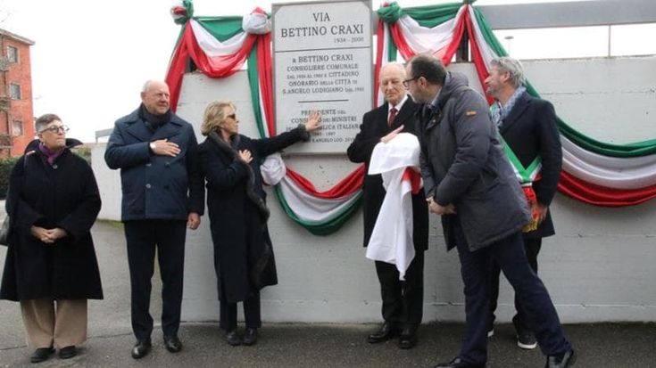 A Sant’Angelo Lodigiano inaugurata via Bettino Craxi. La figlia Stefania: “Un gesto di giustizia”