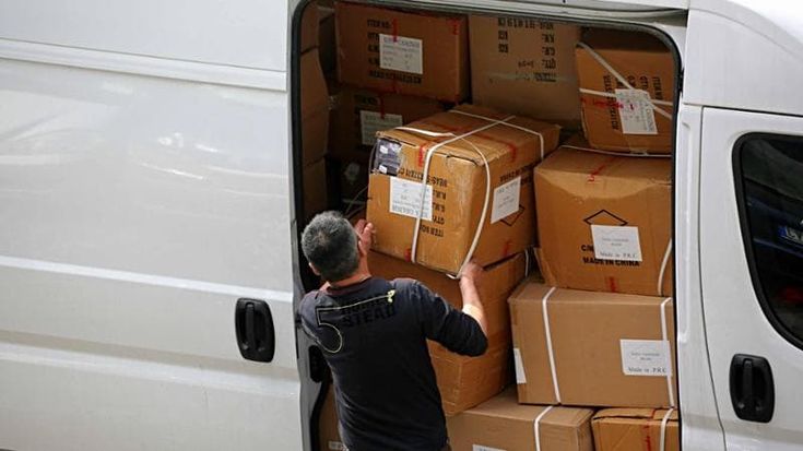 Natale, in Liguria è sempre più difficile trovare personale per le consegne