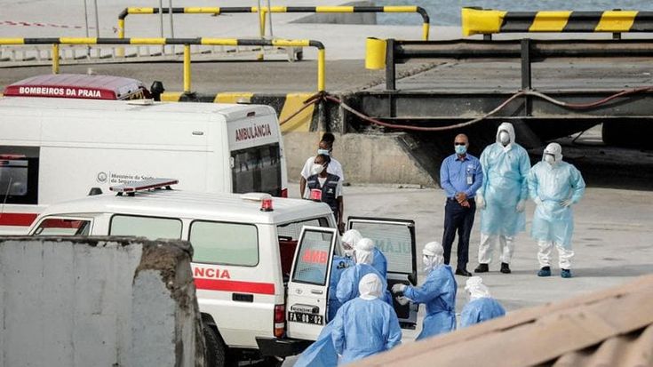 Il medico che coordina i soccorsi: “A bordo contatti inevitabili tra i passeggeri c’è grande ansia”