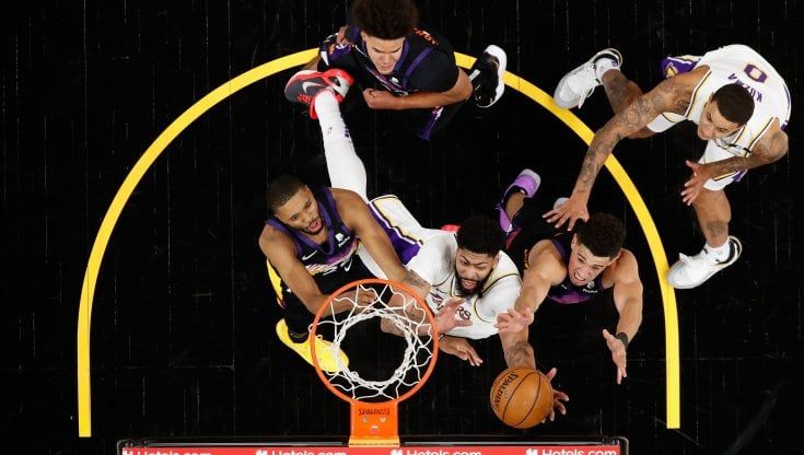 Basket, playoff Nba: Phoenix stende i Lakers, colpo Memphis in casa Utah