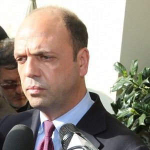 M5S presenta mozione sfiducia per Alfano per Ultr&agrave;, Shalabayeva e Dell'Utri