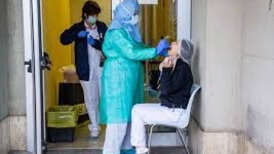 Coronavirus, il ministero chiarisce: ecco chi deve fare il tampone