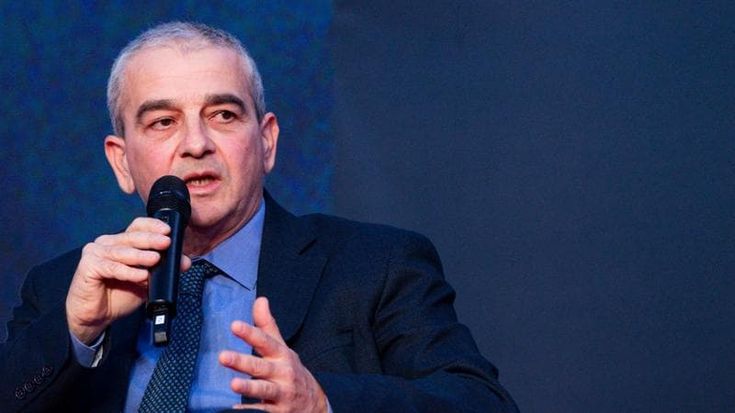L’insofferenza di Meloni e la chat di Fazzolari, così è nata la sfida al Colle