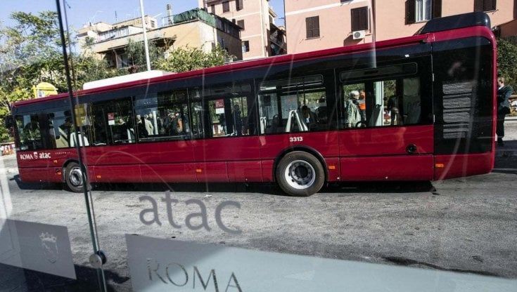 Atac, il dg Giampaoletti contro il Comune: "Stallo decisionale, nessuna certezza su assunzioni di 400 autisti"