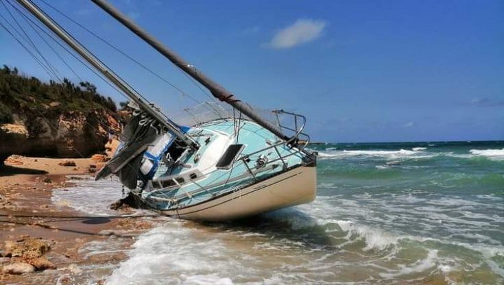 Brindisi, tromba d'aria travolge barca a vela: coppia spagnola con due cani salvata da una turista argentina