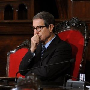 Periferie, Musumeci e Orlando all'attacco di Conte: "Lo stop al piano penalizza i più deboli"