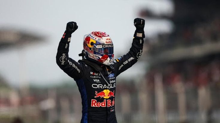 Verstappen: "Io in Ferrari? Rispetto il marchio, ma non avrebbe senso lottare per il 5° o 6° posto”