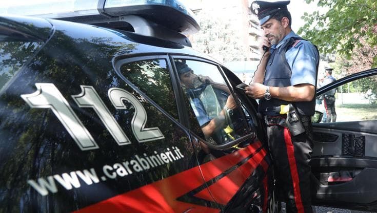 Fermato per tentato omicidio l’uomo che si è gettato in mare in auto con la moglie a Cattolica