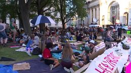 Black Lives Matter, i manifestanti occupano il parco del New York City Hall