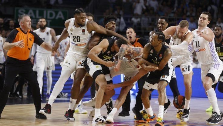Eurolega, Real Madrid-Partizan: rissa in campo tra i giocatori