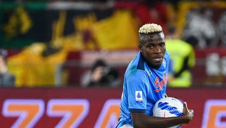 Roma-Napoli, cori razzisti contro Osimhen all'Olimpico. Il giudice di Serie A: indaghi la procura federale